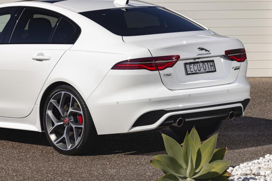 Детали экстерьера Jaguar XE P300 R-Dynamic 2019 года  (AU) (фото 20 из 40)